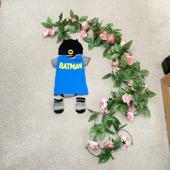 Preloved Baby Boy's Batman Outfit - Perfect for Little Superheroes, 0-6 Months - Picture 7 of 13